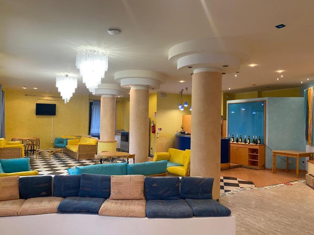 Hotel Silvi 실비마리나 외부 사진