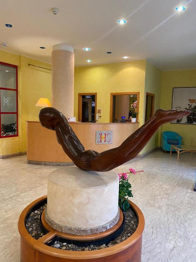 Hotel Silvi 실비마리나 외부 사진